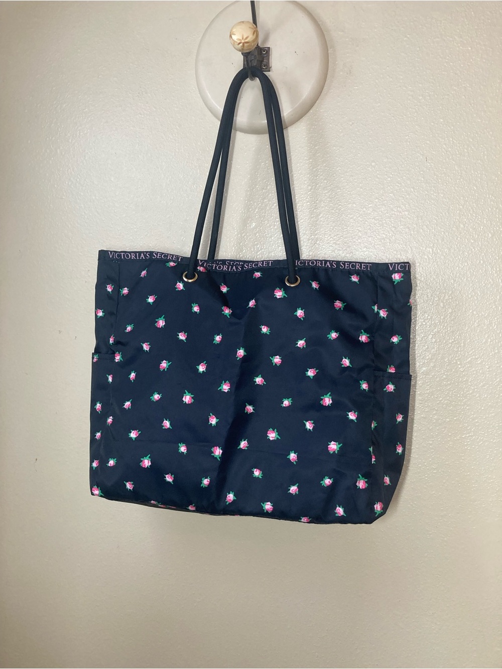 NWOT Victoria's Secret Reversible Tote Black & Pink Striped/Roses Side Pockets - Picture 2 of 5